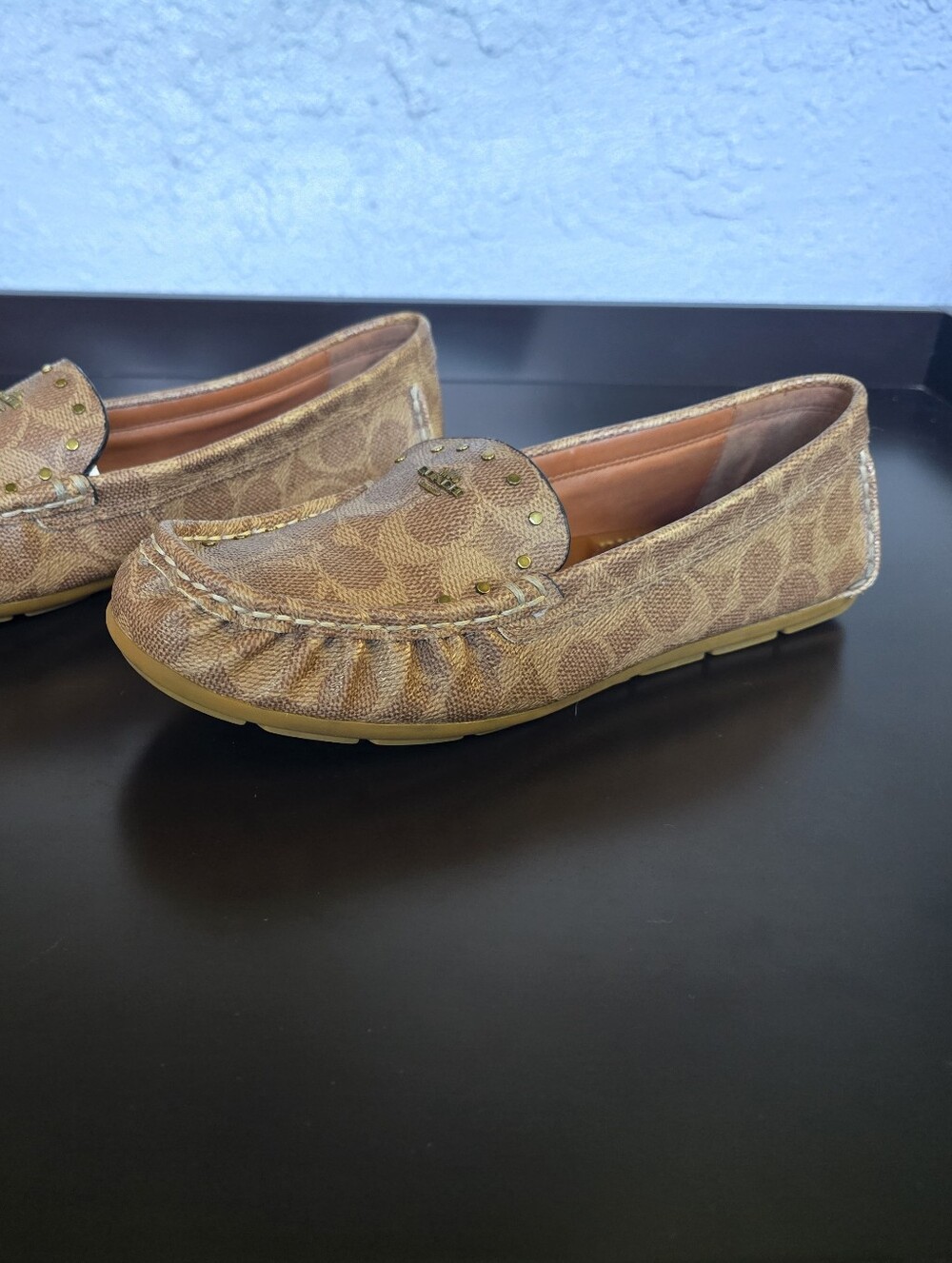 Coach Women's Studded Driving Loafers in Signature C Light Brown Leather Sz 8.5 - Picture 2 of 6